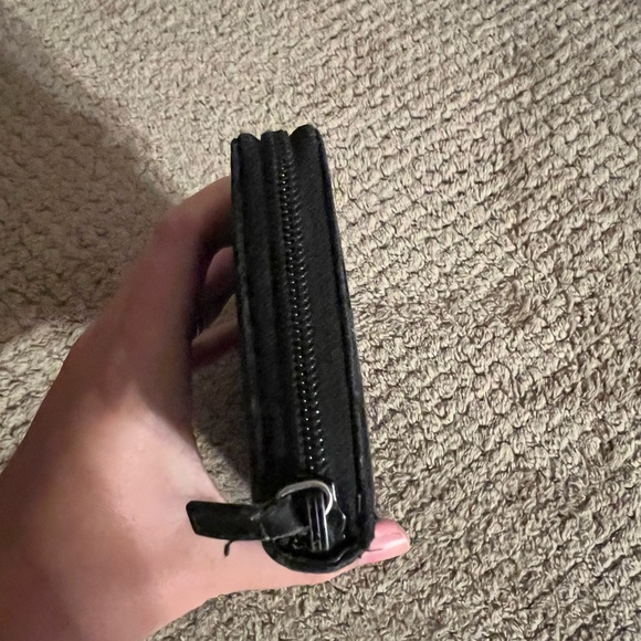 Gucci Black Zip Around Wallet! - Picture 4 of 11